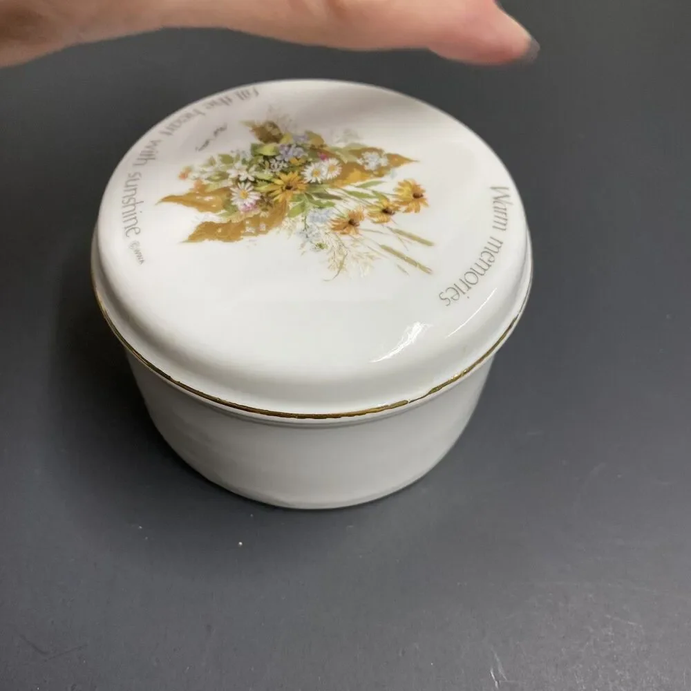 Floral Sentiments Robert Laessig Genuine Porcelain Trinket Box WWA Japan 1975